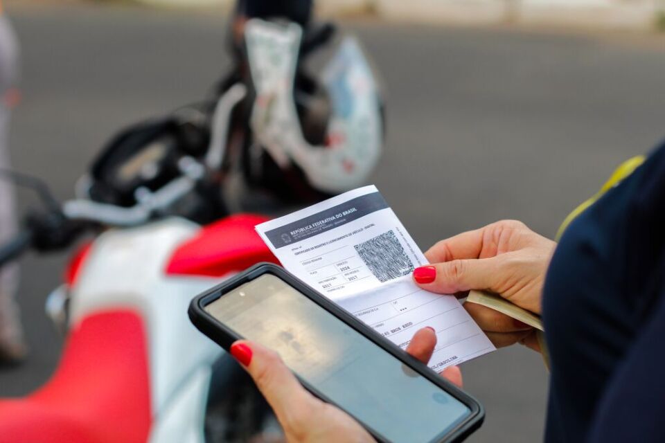 Licenciamento 2026: Placas com final 1, 2 e 3 vencem em 31 de março em Mato Grosso